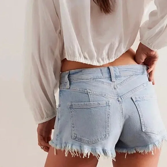 Free People cutoffs | We The Free CRVY High Voltage Short | Curvy jean shorts - Picture 1 of 9